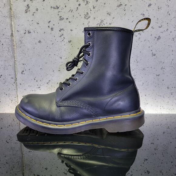 MSRP $170 Dr. Martens 1460 Women's Smooth Leather Lace-Up Boots Sz 8 Black - Picture 1 of 8